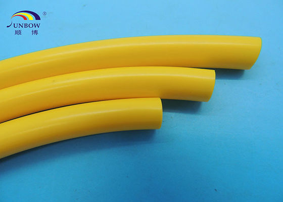 Chine Tuyauterie flexible de PVC de fil de protection en plastique d'isolation pour le harnais de fil fournisseur